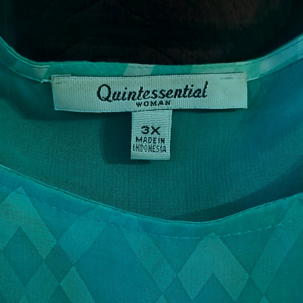 Quintessential flowy top - Picture 2 of 6